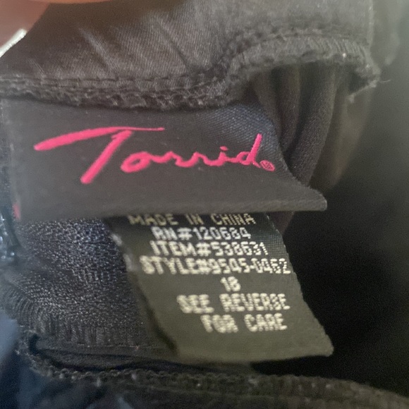 Black satin top halter dress with flowers - Picture 5 of 7